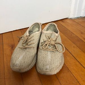 FAUX yeezy boost